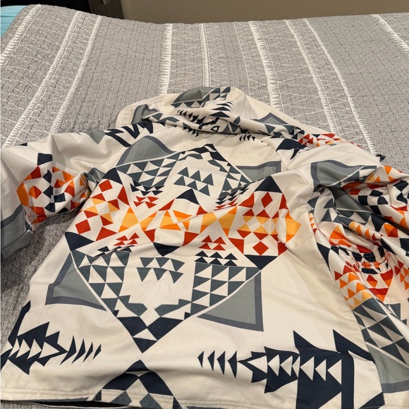 Geometric Patterned Hooded Jacket - Picture 8 of 8